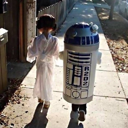 Cute Couple Of Princess Leia And R2-D2
