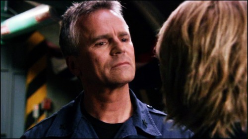 samantha-carter-is-my-muse:  A photon goes to check into a hotel… (Joke found here, thanks for letting me use it)