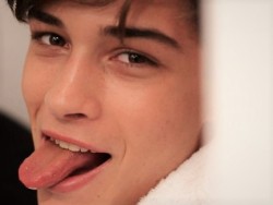 socotic:   Francisco Lachowski you beautiful