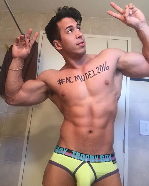 hotmaleunderwear:  hotmaleunderwear.tumblr.com