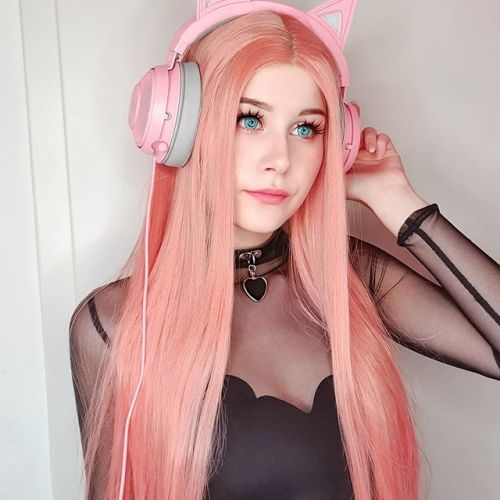 E-Girl Mode - ON What is your favorite game in the moment? I rly enjoy to play Valorant and shoot pe