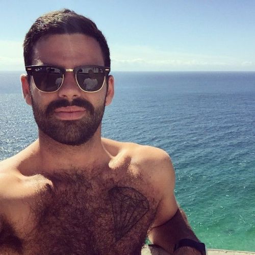furrypty:  http://furrypty.tumblr.com/ – a blog to indulge your senses with the beauty of male shapes.