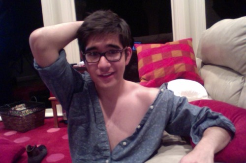 shamitomita:  Shami pretends to be a model Pt. 1 
