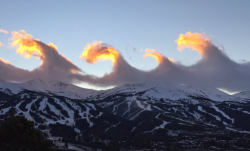 nevver:  Waves of clouds on fire