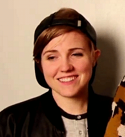 hartosexualambersexual:  Is it possible for any straight person in this fandom to alwaysbe straight??         No. No it’s not. 