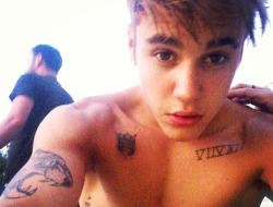 omgnakedmalecelebs:  celebrixxxtiez:  Justin