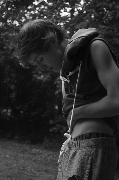 https://sexyboysbeingsexy.tumblr.com/post/119663717774