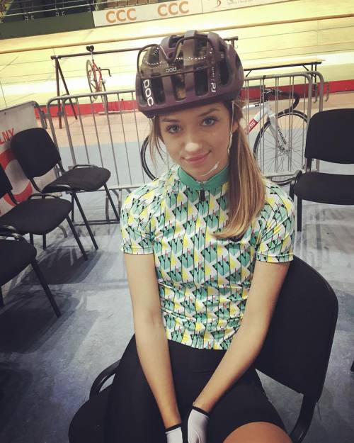 Rest time #tired #duperynaszosie #pocgirl #pochead #tenspeedhero #velodrome #tb #whitenose photo: @p