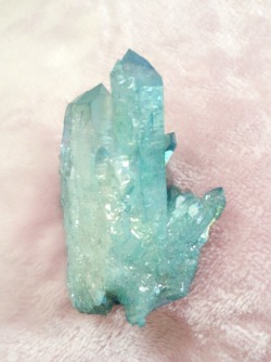 splatlingdeco:  I just got this pretty aqua aura quartz in the mail today!!💕 