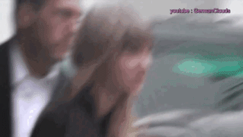 recklesstylesx:When your bodyguards tell you that you can’t see your fans, tell them to shut up:How 