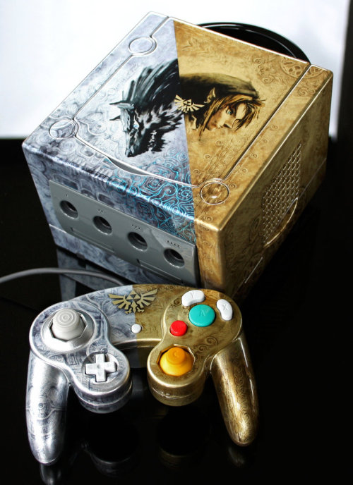 retrogamingblog: Custom Twilight Princess Gamecube made by Zoki64