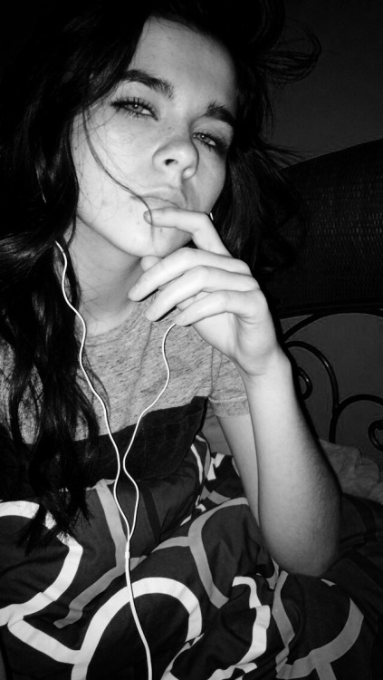 addictedtodaydreaming:  Selfie for anon