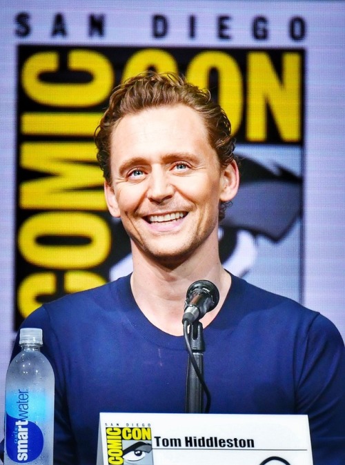 the-haven-of-fiction: Tom “Duckie Curls” Hiddleston at San Diego Comic Con 2017 