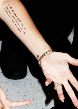 lovatio:  Miley Cyrus: tattoo 