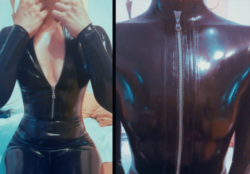 Catsuit creationsOne of my latex catsuit creations for a lady friend. A nice suit with a silver meta
