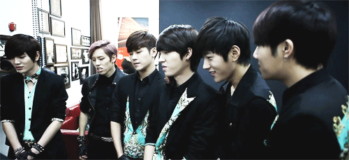d-ongwoo:  myung rests on namu’s back &amp; gyu does the same w/ myung (◡‿◡✿)