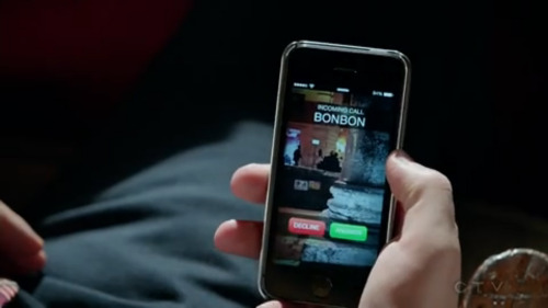 motherofdinos:ASHER HAS BONNIE AS BOBON ON HIS PHONE BONBON