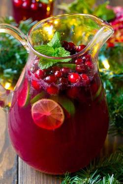 foodffs:  This Christmas punch is a blend