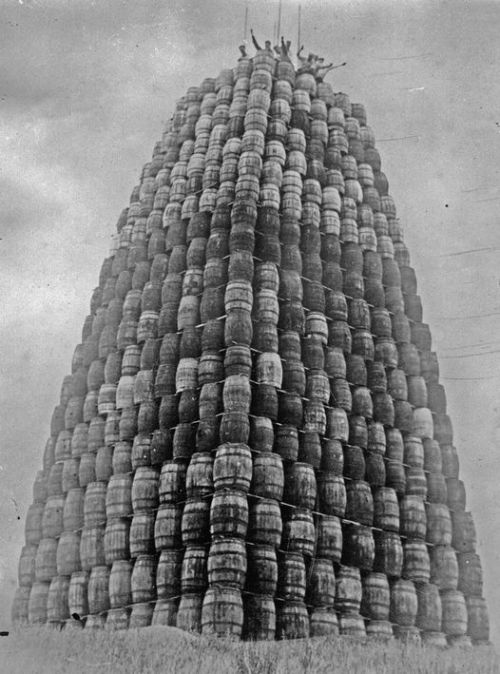 A tower built with barrels of alcohol, which will be destroyed later during the prohibition, 1929 Nudes &amp; Noises  