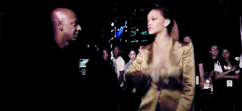 Signs as Rihanna