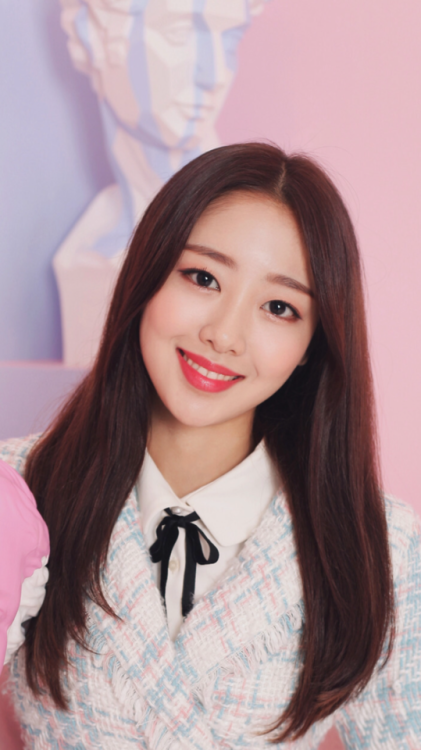 Yves (Loona) wallpaperslike/reblog if you save/use 