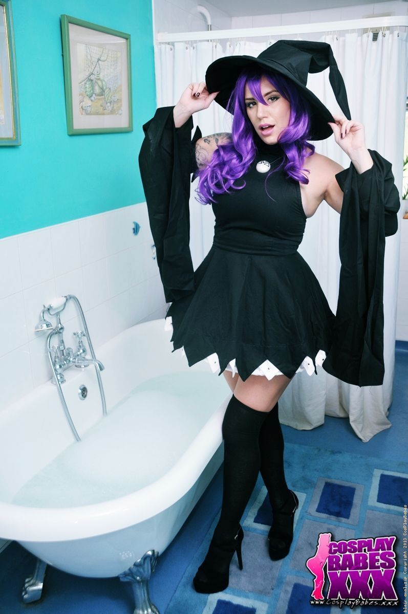 cosplaybabesxxx:  Yuffie Yulan dressed as Blair from Soul Eater in our Halloween