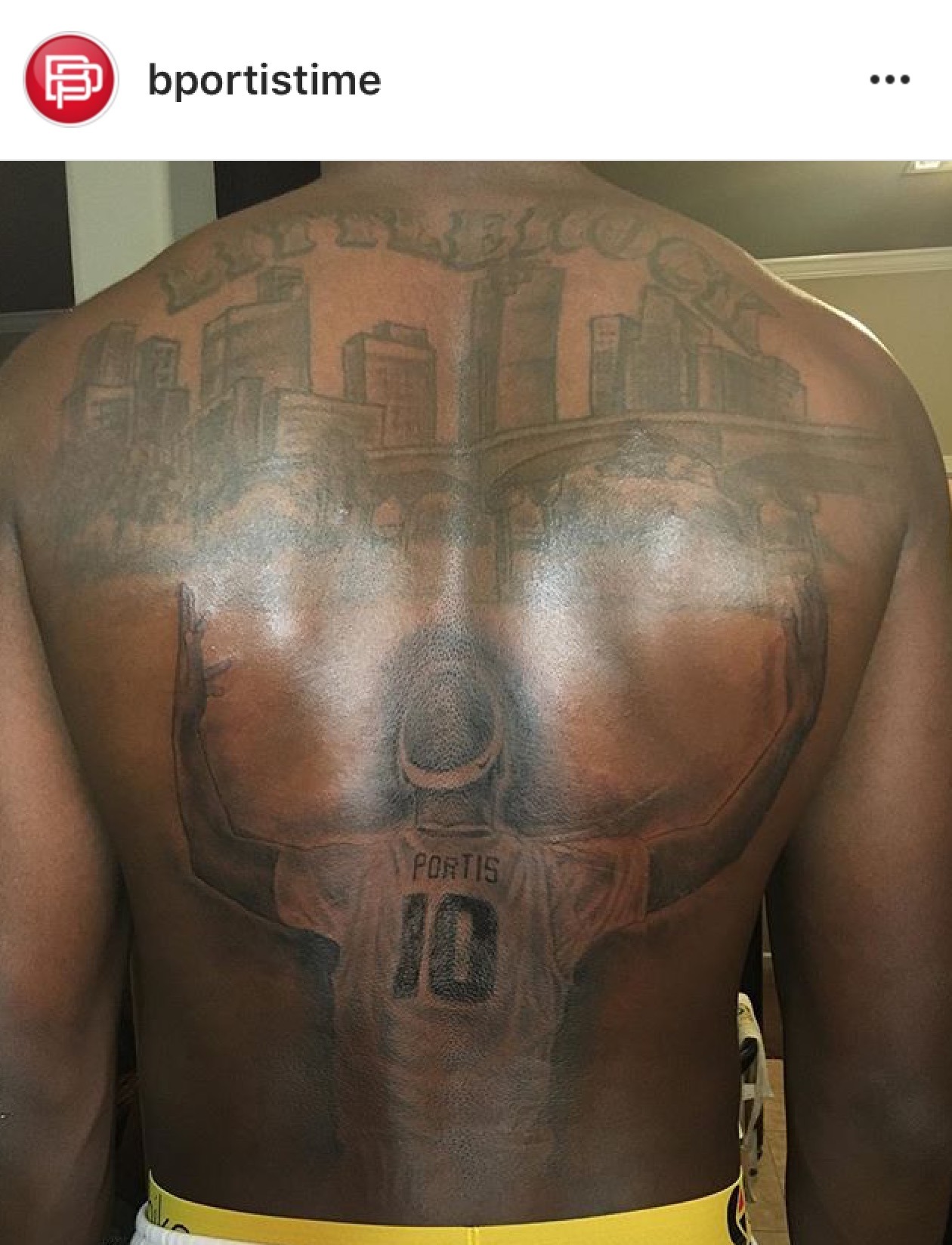 Sports Mockery  on Twitter The Gigantic Tattoo On Bobby Portis Back  Looks Like A Postcard  httptco70hcpe7EDe Chicago Bulls SeeRed  httptcod7OTpIXlhX  Twitter