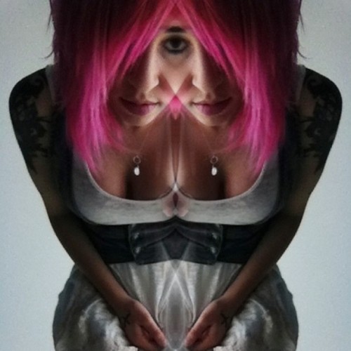 vividvivka:  “Hot girl” mirror pic…. I’m doing it wrong. #howtomodel #cyclopssexy #ionlyhaveeyeforyou #pinkhairnightmare 