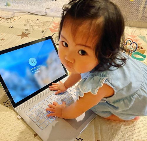 Oh you need to do work, mommy? #baby #babygirl #curiousbaby #almostone www.instagram.com/p/C