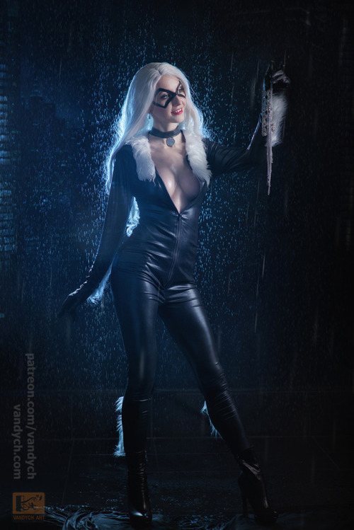 vandych:    Photo cosplay Black Cat ready and sent! Hi pals, Well, here’s a set of Black Cat. We did a photo shoot in an aquatic studio, so all this flying and falling water is real.The girl has an excellent athletic build, she leads a dynamic lifestyle,
