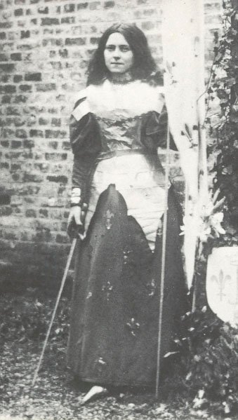 joanthemaid:St. Therese of Lisieux was a great admirer of Joan of Arc.  Here she is pictured in
