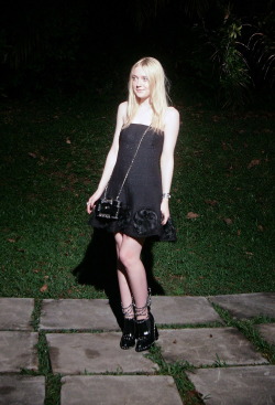 fuckyeahhotactress:  Dakota Fanning at Chanel