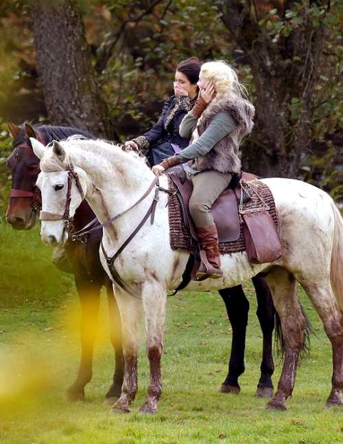 yennefer:Anya Chalotra as ‘Yennefer’ and Freya Allen as ‘Ciri’ on the set of the Witcher, Season 2.