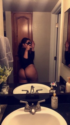 peachemojimami:  good booty days  - 🍑mami