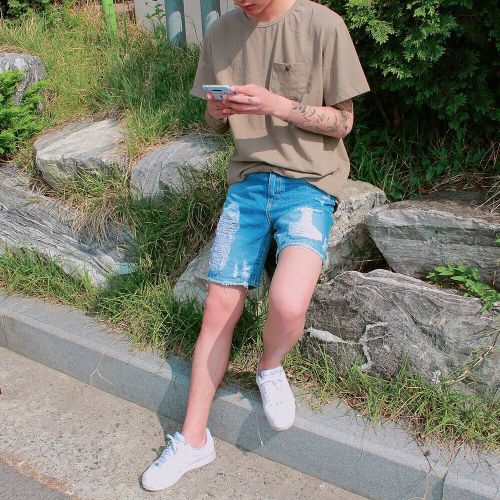 촬영하다말고 폰 만지면 맞는거에여  그나저나 월요일시작부터 비 라니  #구공컨셉 검색해주세요 ! by 90concept.kr ift.tt/1WzIbHt