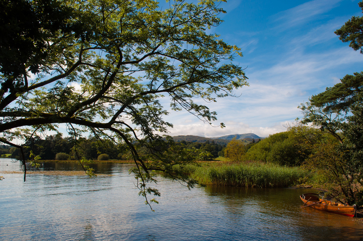 isawatree:  Lake Windermere by Phil Scarlett 
