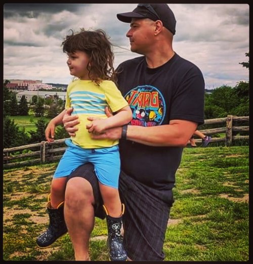 SPOTTED!! Our good friend @nialseverett rocks a classic TARG T while he and his son William survey t