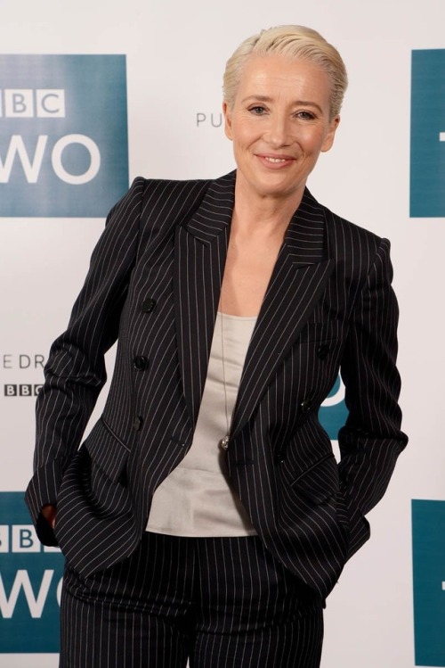 middleagedwomen-curves: Emma Thompson at the screening of King Lear - Londres 2018