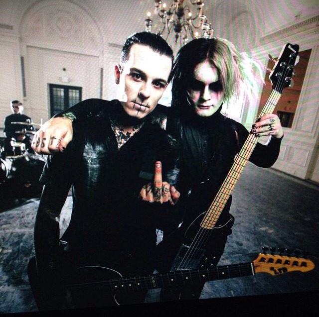 balz-probably-hates-you:  Another candid from the video shoot. Can’t wait to see