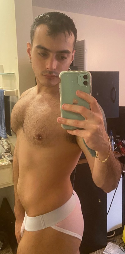 wilowisp:have some celebratory thotty pics for me passing my nursing entrance exam 😌