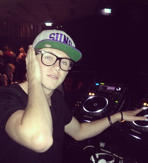 stylesin:  @jonshone: Nialler hitting up the decks!! 
