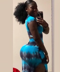 kingjazziedad:  DeliciouslySexy. CurvyLicious. BootiDelicious Ma. Ms Mi_Lady_Afia. Ghanaian BootyBabe 💜 💜 💜 