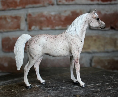 My newest custom model horse is NOT a Breyer, but a Hartland 5″ scale Arabian Mare! Zenith has been 