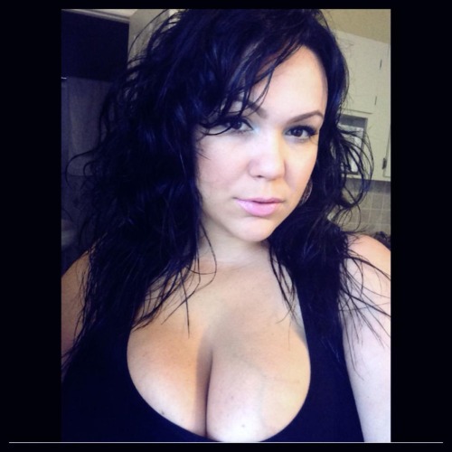 mrs-sniper:  This is the amazing Yendri Diaz. She does not seem to have twitter. 