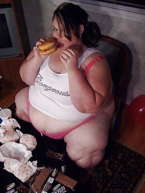 feedthessbbw:  I would eat both holes for hours   Wanna fuck a horny BBW? - CLICK HERE! 
