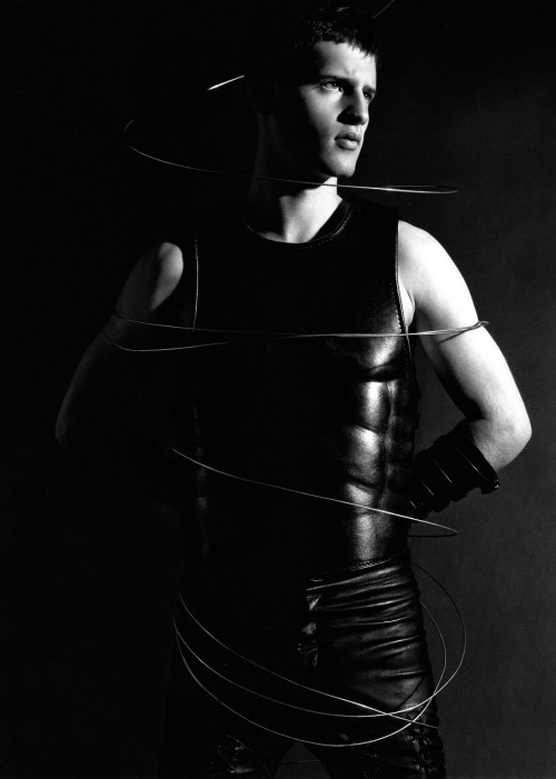 ohthentic:grabyourankles:  for L’Officiel Hommes China by Milan Vukmirovic  Oh