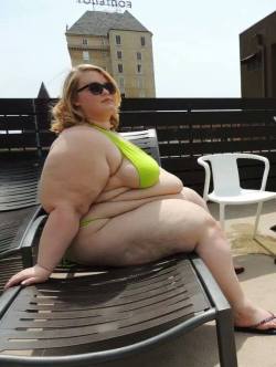 amobbw-ssbbw:  La hermosa foxy tomandose un baño de sun