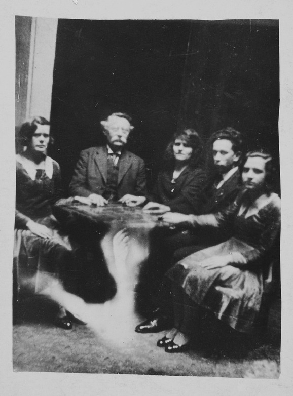 chaosophia218:  Spirit Photography of William Hope, circa 1920.1. Woman with two