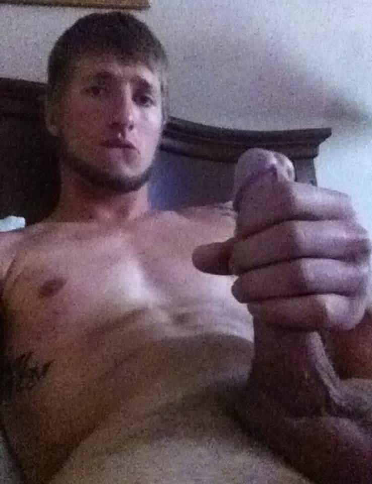 straightdudesnudes:  God I love a white boy who makes sexting easy. Riley immediately