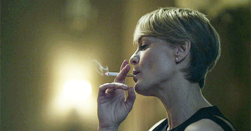 rossamundpike:★ random gifs of Claire Underwood being flawless™